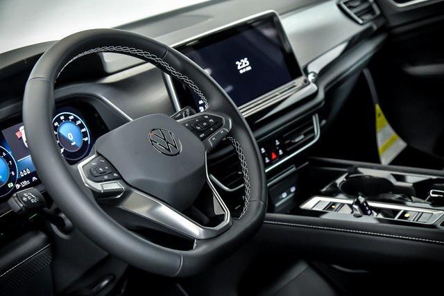 Photo of 2025 Silver Mist Metallic Volkswagen Atlas Cross Sport