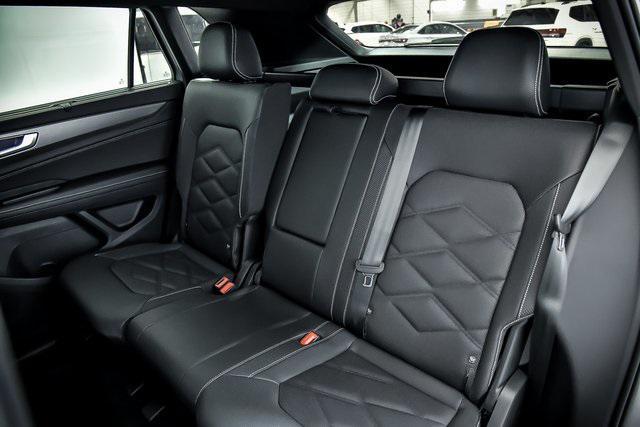Photo of 2025 Silver Mist Metallic Volkswagen Atlas Cross Sport