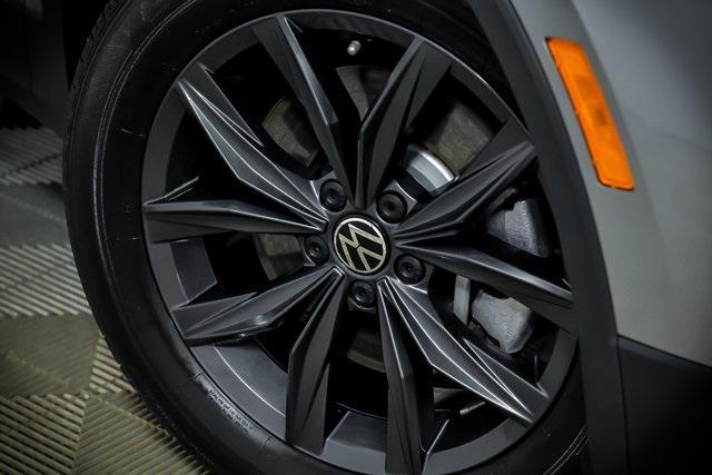 Photo of 2022 Gray Volkswagen Tiguan