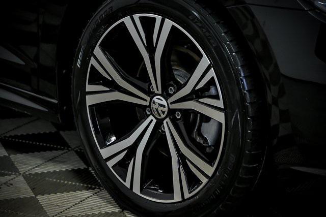 Photo of 2021 Pearl Black Volkswagen Passat
