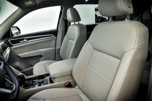 Photo of 2022 Black Volkswagen Atlas