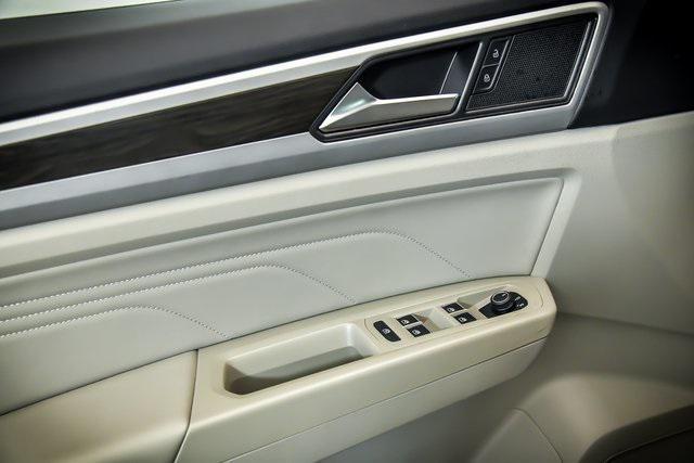 Photo of 2022 Black Volkswagen Atlas