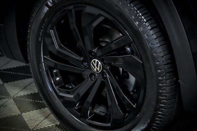 Photo of 2022 Black Volkswagen Atlas