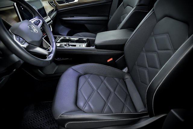 Photo of 2024 Deep Black Volkswagen Atlas
