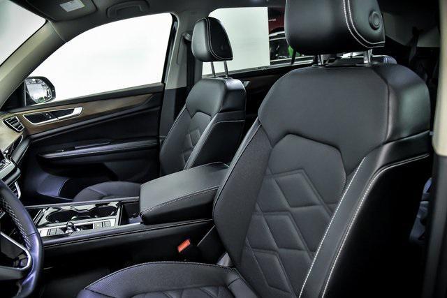 Photo of 2024 Deep Black Volkswagen Atlas