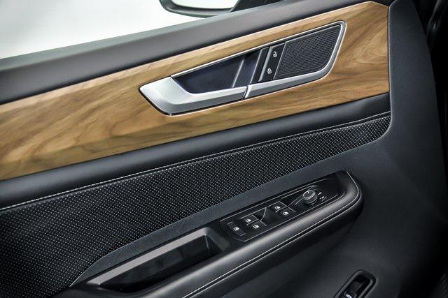 Photo of 2024 Deep Black Volkswagen Atlas