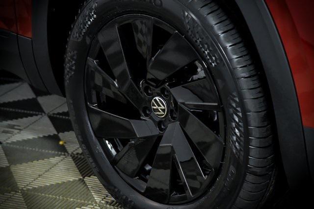 Photo of 2025 Aurora Red Metallic Volkswagen Atlas Cross Sport