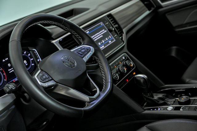 Photo of 2023 Silver Metallic Volkswagen Atlas
