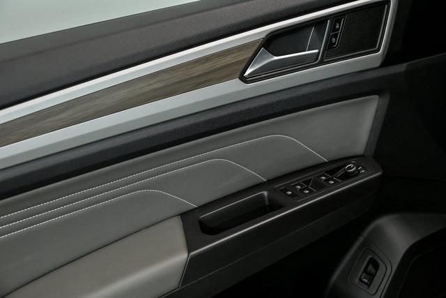 Photo of 2023 Silver Metallic Volkswagen Atlas