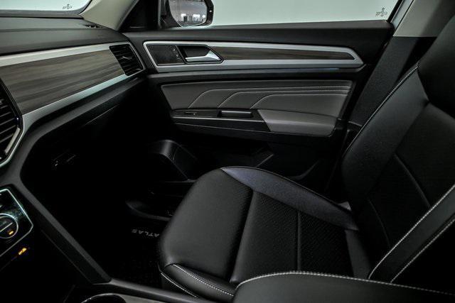 Photo of 2023 Silver Metallic Volkswagen Atlas