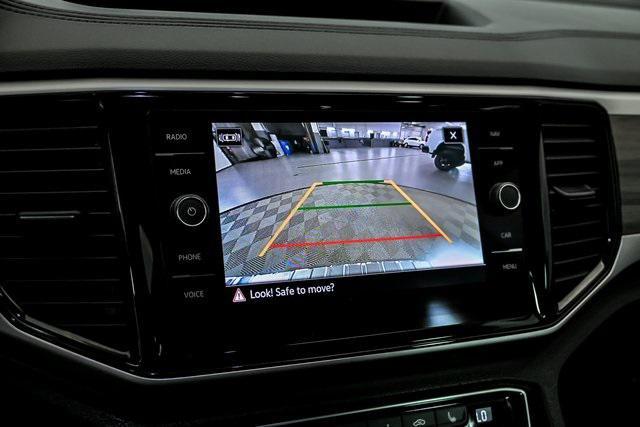 Photo of 2023 Silver Metallic Volkswagen Atlas