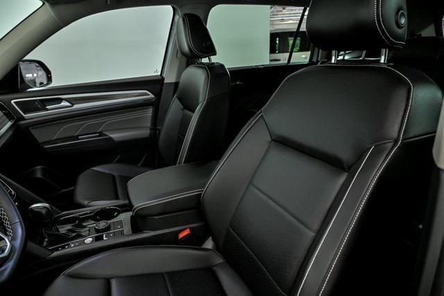 Photo of 2023 Silver Metallic Volkswagen Atlas