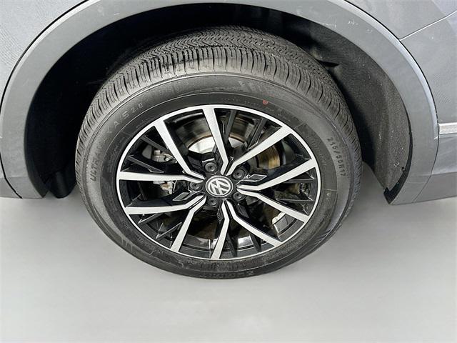 Photo of 2021 Gray Volkswagen Tiguan