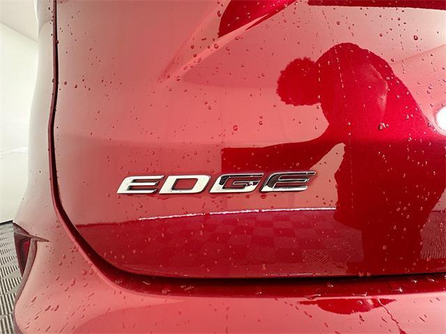 Photo of 2020 Red Ford Edge