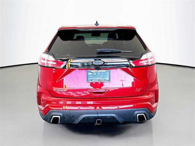 Photo of 2020 Red Ford Edge