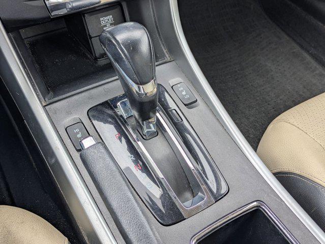 Photo of 2014 White Orchid Pearl Honda Accord