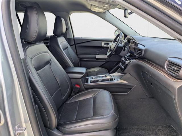 Photo of 2023 Iconic Silver Metallic Ford Explorer