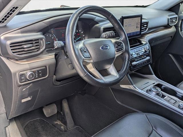 Photo of 2023 Iconic Silver Metallic Ford Explorer