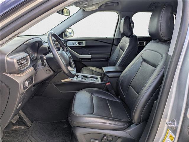 Photo of 2023 Iconic Silver Metallic Ford Explorer