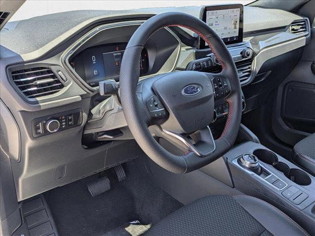 Photo of 2025 Star White Metallic Tri-Coat Ford Escape