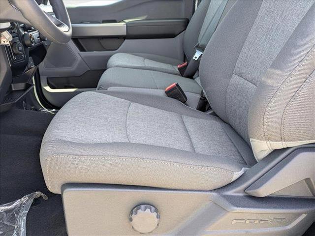 Photo of 2025 Oxford White Ford F-250