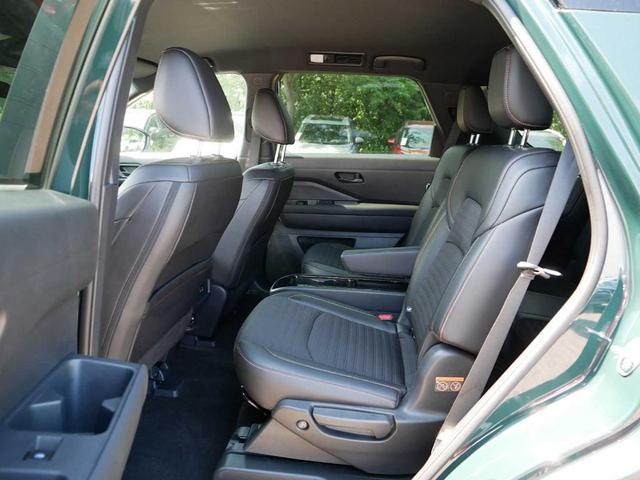 Photo of 2023 Obsidian Green Nissan Pathfinder