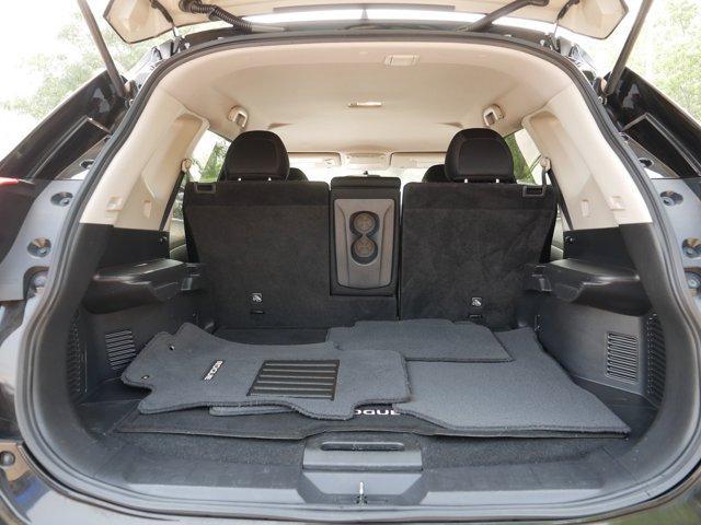 Photo of 2017 Magnetic Black Nissan Rogue
