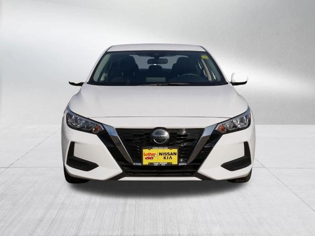 Photo of 2022 Cloud White Nissan Sentra