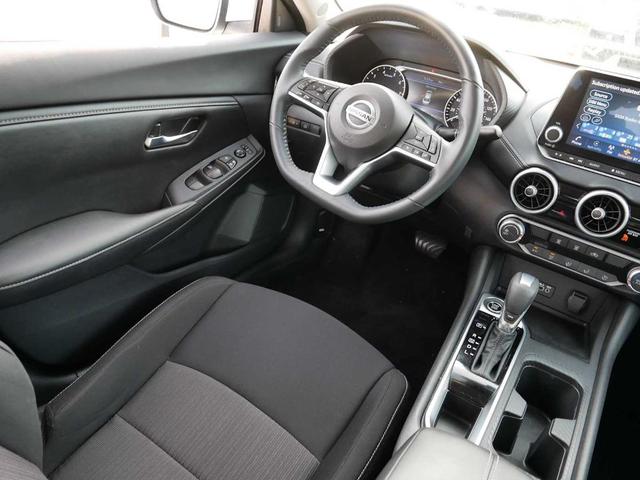 Photo of 2022 Cloud White Nissan Sentra
