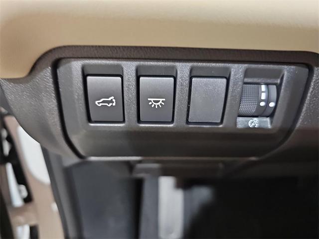 Photo of 2025 Crystal White Pearl Subaru Ascent