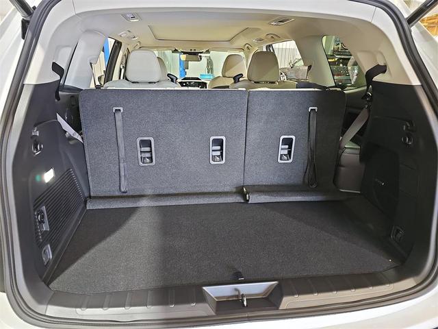 Photo of 2025 Crystal White Pearl Subaru Ascent