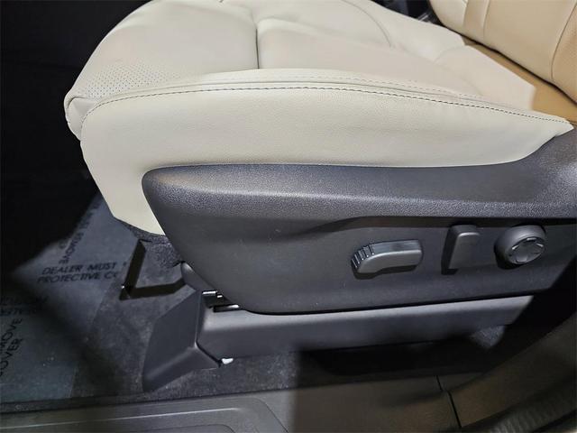 Photo of 2025 Crystal White Pearl Subaru Ascent