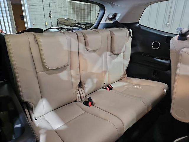 Photo of 2025 Crystal White Pearl Subaru Ascent