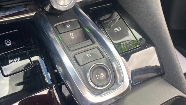 Photo of 2022 Lunar Silver Metallic Acura MDX