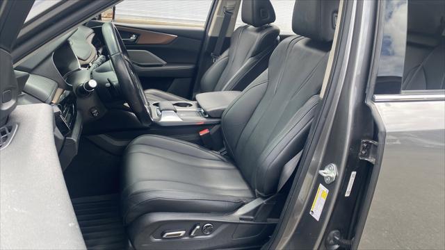 Photo of 2022 Lunar Silver Metallic Acura MDX
