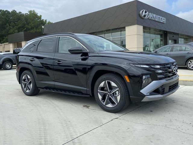 Photo of 2025 Black Hyundai TUCSON