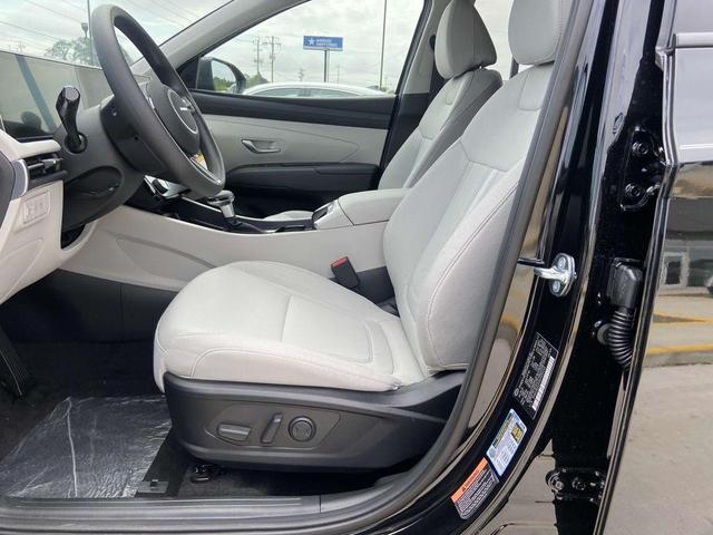 Photo of 2025 Black Hyundai TUCSON