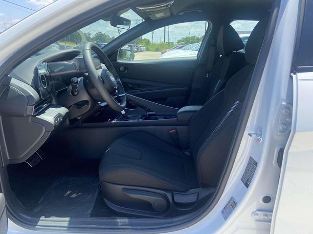 Photo of 2025 White Hyundai ELANTRA HEV
