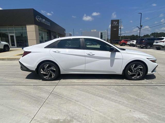 Photo of 2025 White Hyundai ELANTRA HEV
