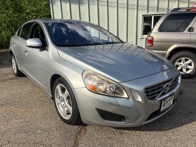 Photo of 2013 Electric Silver Metallic Volvo S60