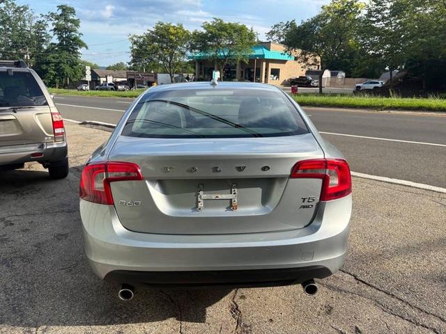 Photo of 2013 Electric Silver Metallic Volvo S60