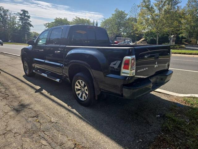 Photo of 2007 Brilliant Black Mitsubishi Raider