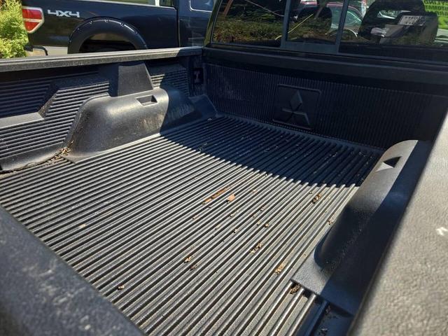 Photo of 2007 Brilliant Black Mitsubishi Raider