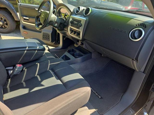 Photo of 2007 Brilliant Black Mitsubishi Raider