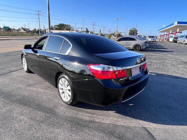 Photo of 2015 Crystal Black Pearl Honda Accord