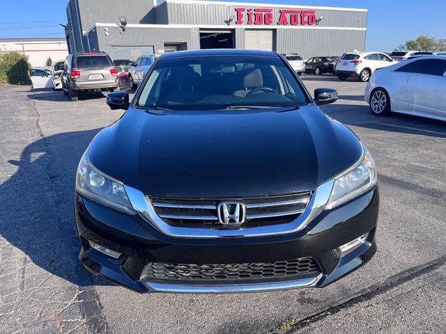 Photo of 2015 Crystal Black Pearl Honda Accord