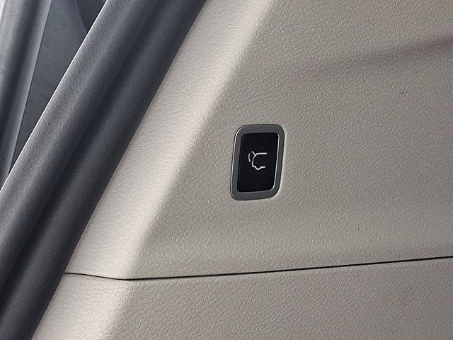 Photo of 2024 Bright White Clearcoat Chrysler Pacifica