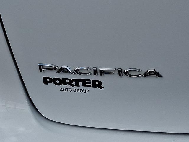 Photo of 2024 Bright White Clearcoat Chrysler Pacifica