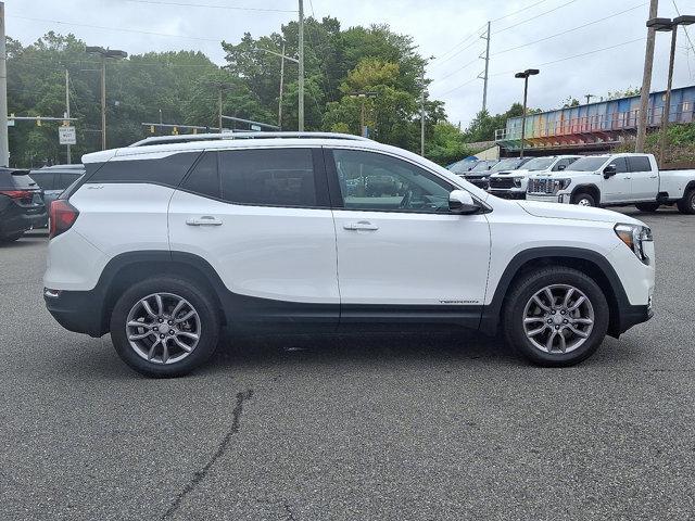 Photo of 2022 Summit White GMC Terrain
