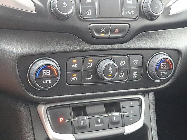 Photo of 2022 Summit White GMC Terrain